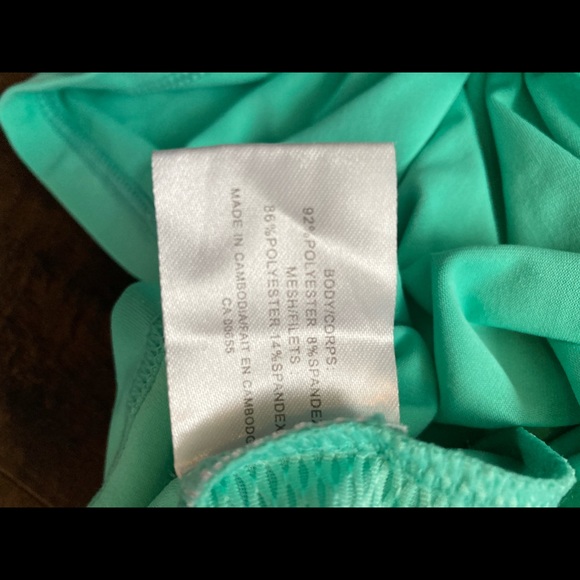 Thyme x-small, maternity, workout t-shirt - Picture 3 of 3